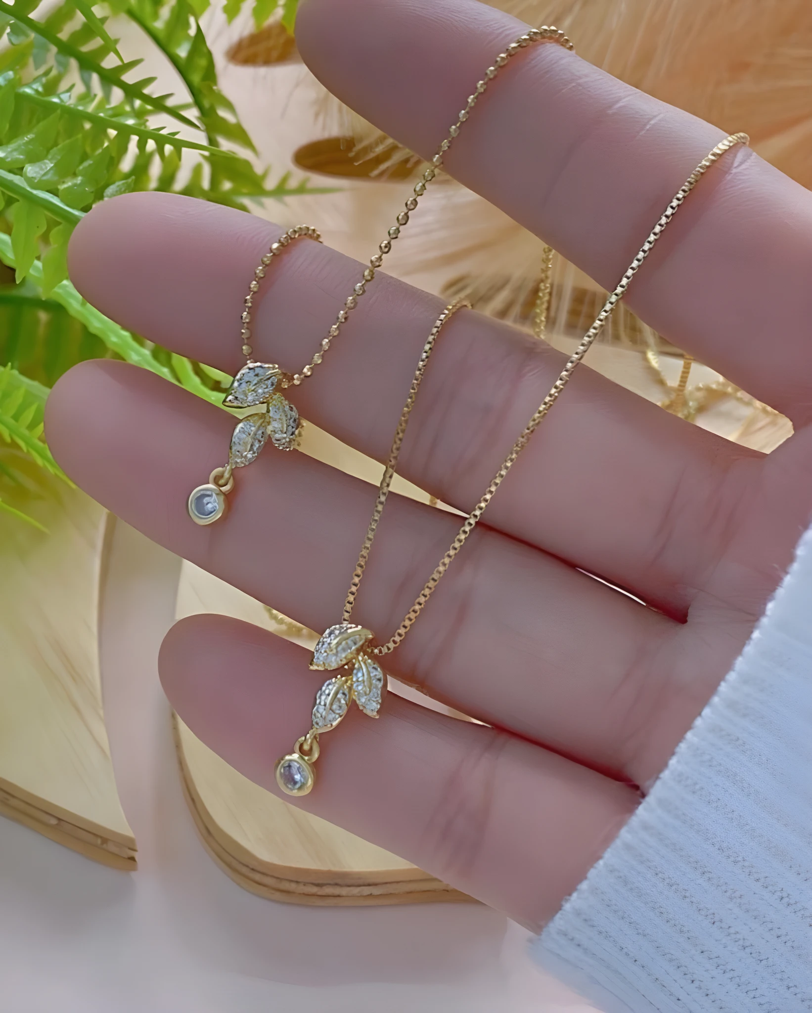 Set x2 collar cadena para mujer, oro 18k, con colgante de hojas y circonita.