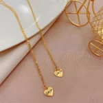 Set x2 collares dorados para mujer con cadena fina y dije de corazón con inscripción "Amor".