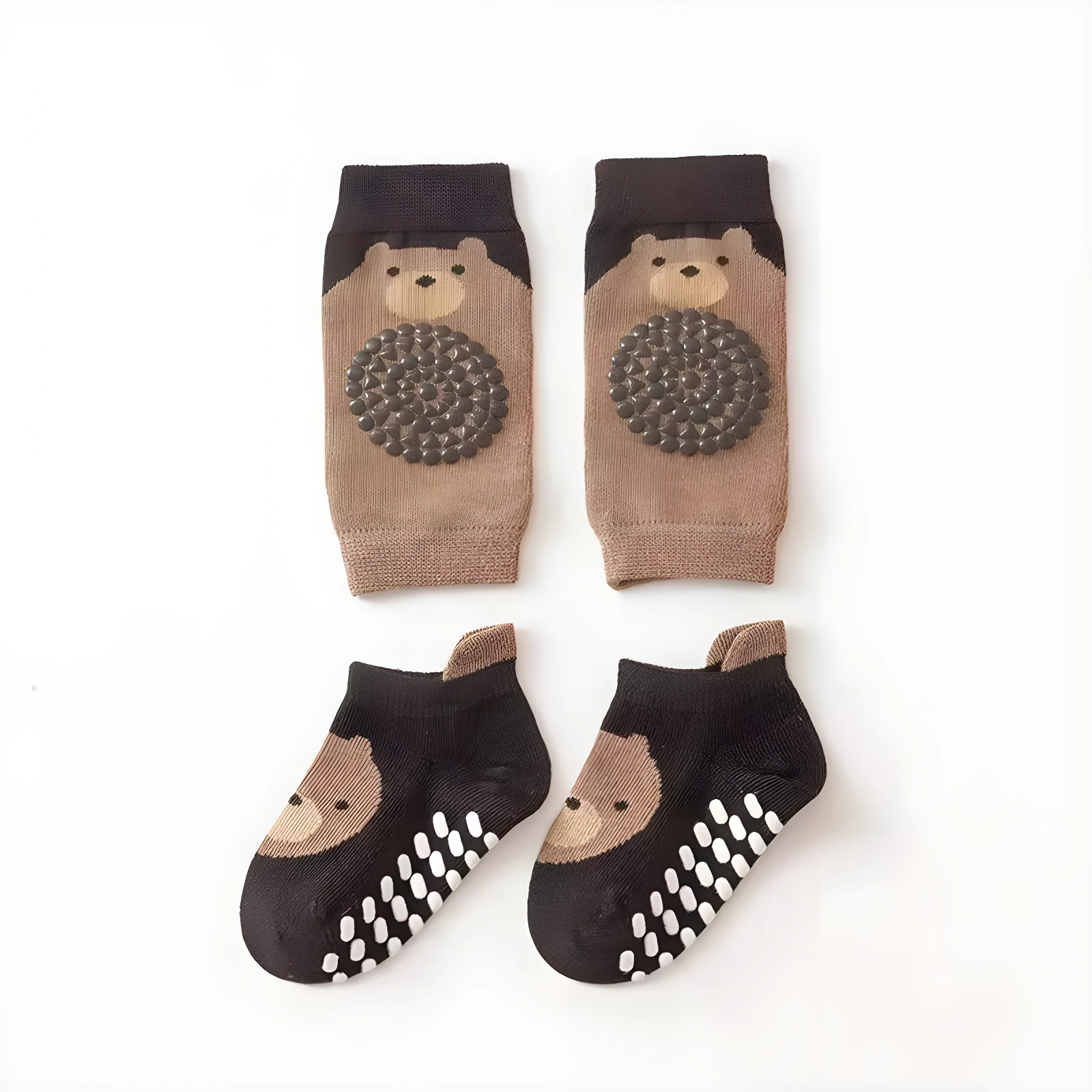 Combo de medias y rodilleras antideslizantes con diseño de oso, ideal para bebés.