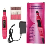 Combo para manicure rosado: torno eléctrico, caja con 6 puntas y 6 bandas de lija, cargador de pared y caja de empaque con lista de usos del dispositivo.
