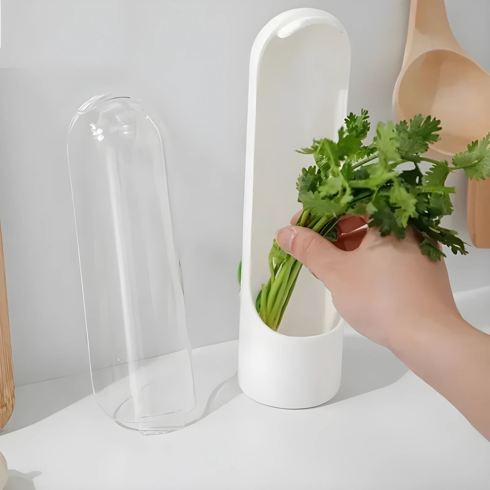 Conservador de verduras tipo botella en set x2, transparente y blanco, ideal para alargar frescura.