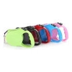 Correas lazo retráctil para mascotas en colores verde, negro, rojo, azul y rosa.