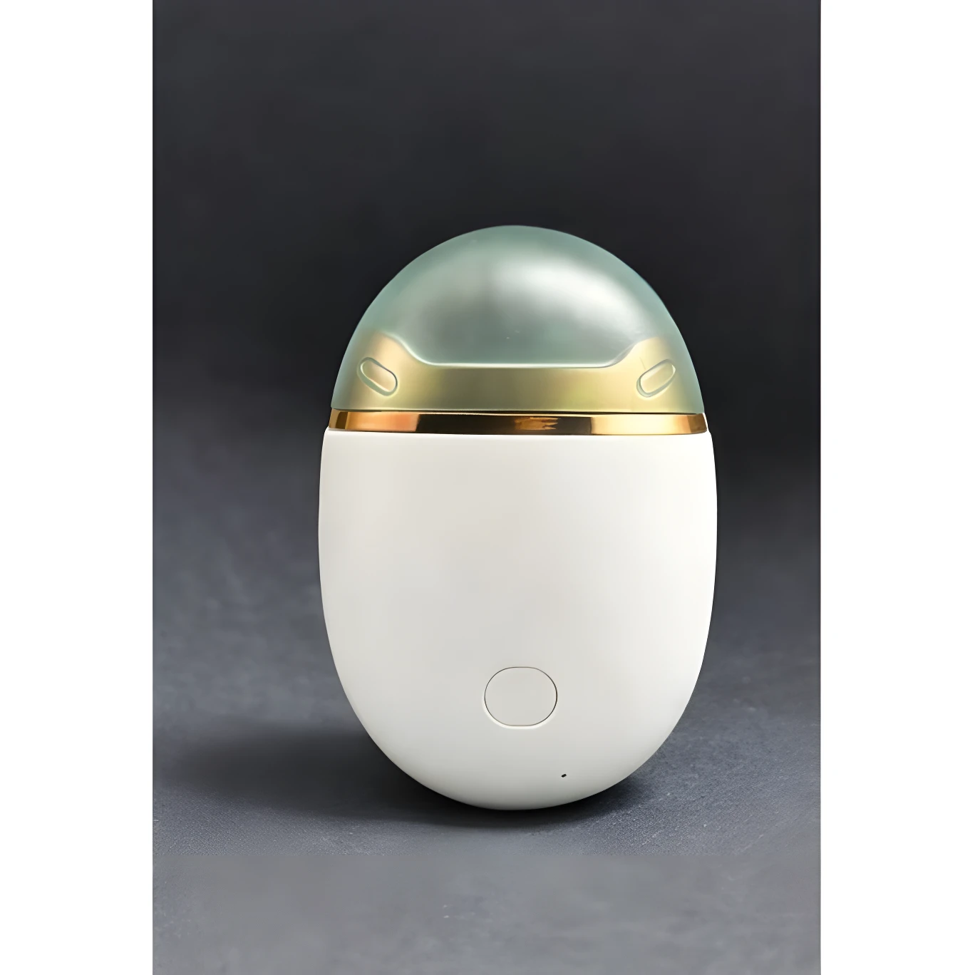 Cortauñas eléctrico recargable blanco y dorado, diseño ergonómico para uso seguro.