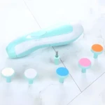 Cortauñas eléctrico para bebés color turquesa y blanco, con 6 cabezales intercambiables de colores.