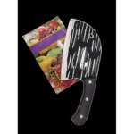 Cuchillo hachuela profesional con hoja de acero inoxidable y mango oscuro, sobre empaque de vegetales.