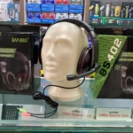 Diadema gamer Bysoul BS-402 negra con micrófono, amplificada para PC/Notebook, en empaque verde y negro.