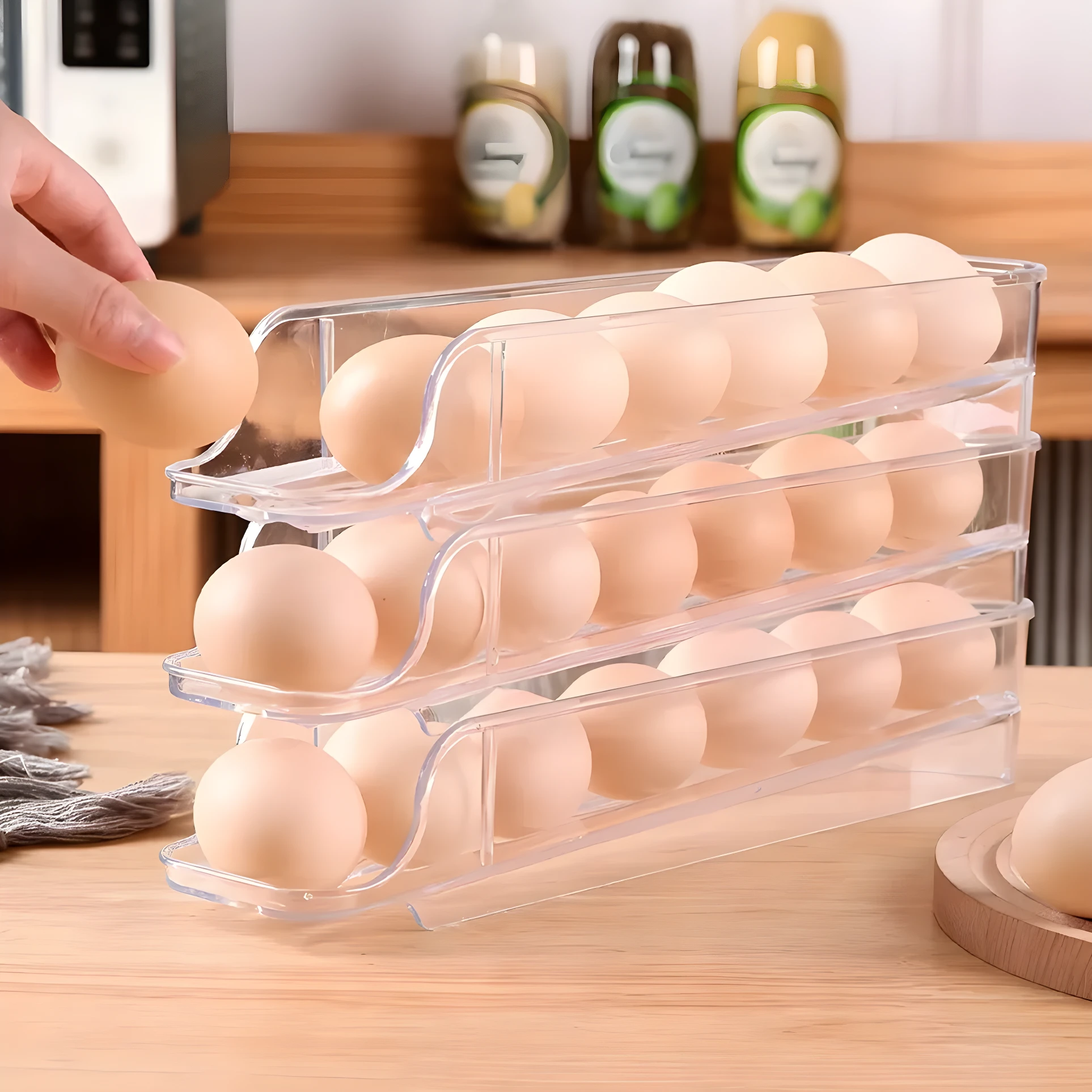 Dispensador rodante de huevos acrílico transparente de 2 niveles, con huevos marrones.