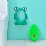 Set x2 orinales para niños con diseño de sapito verde, uno en pared y otro en suelo con disparador naranja.