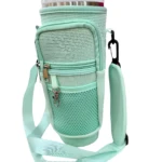 Estuche de neopreno verde menta para termo Stanley, con bolsillo frontal y asa ajustable, ideal para transporte.