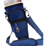 Estuche de neopreno azul para termo Stanley con asa, cremallera y clip metálico.