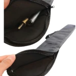Estuche semi rígido negro para taco de billar de 2 piezas, con detalle de textura y un extremo visible.