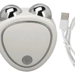 Gimnasia facial blanco con estimulador electro, dos esferas metálicas, pantalla lisa y cable USB blanco.