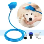 Guante azul de baño para perros con manguera y accesorios. Limpia y masajea.