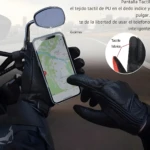 Guantes de moto negros de cuero perforado con pantalla táctil, ideal para usar el celular.