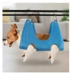 Hamaca de aseo azul para perro con patas delanteras y traseras expuestas, ideal para corte de uñas.