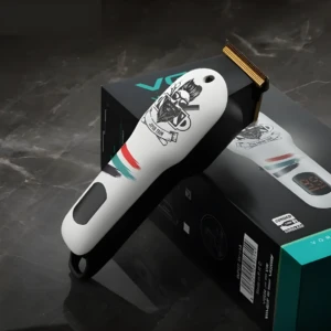 Cortadora de cabello inalámbrica VGR blanca con diseño de calavera, pantalla digital, cuchillas doradas de acero.