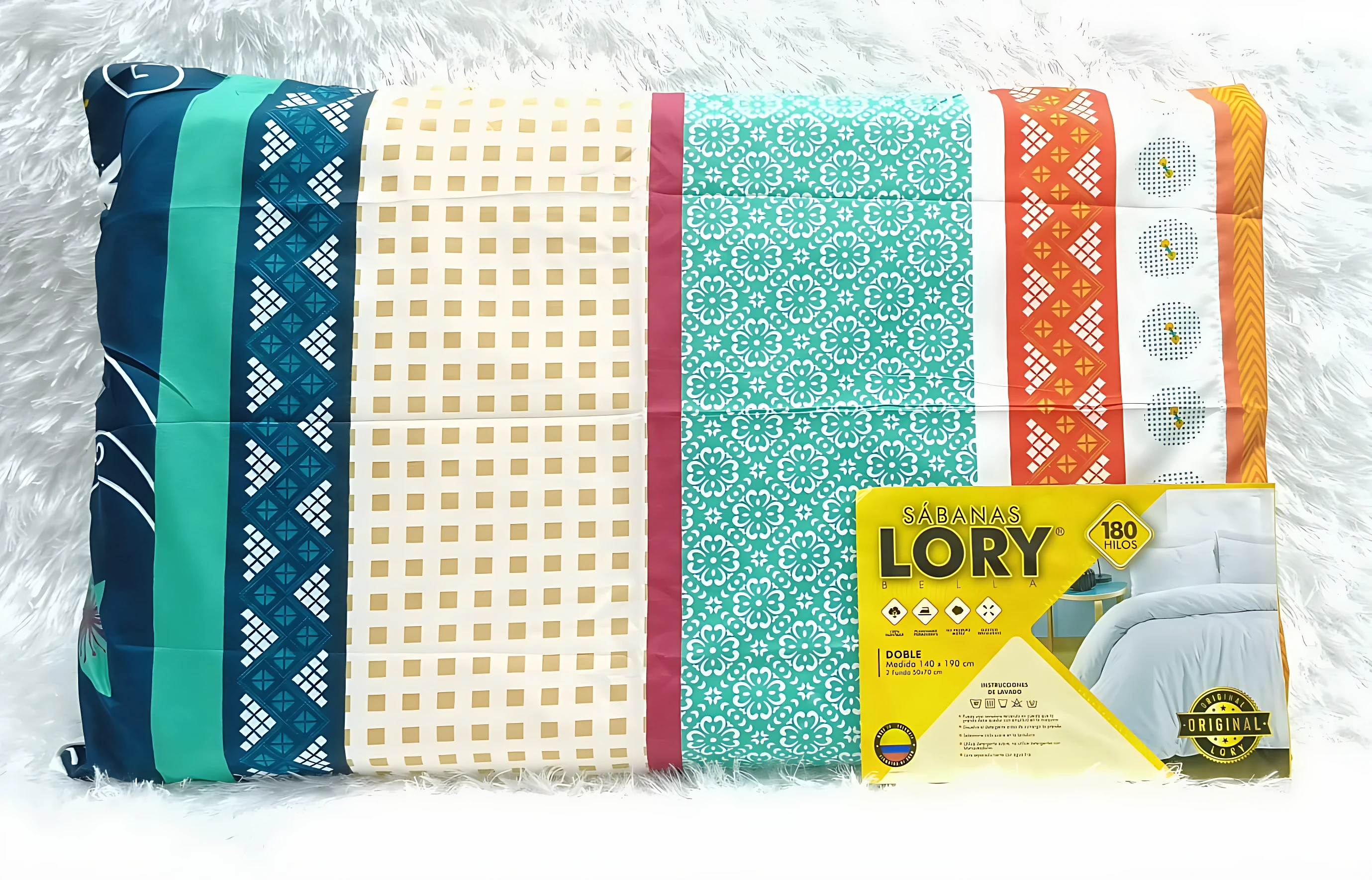 Juego de sábanas Lory Doble 140x190 cm con diseño geométrico y floral en turquesa, beige y naranja. Presentación doblada.
