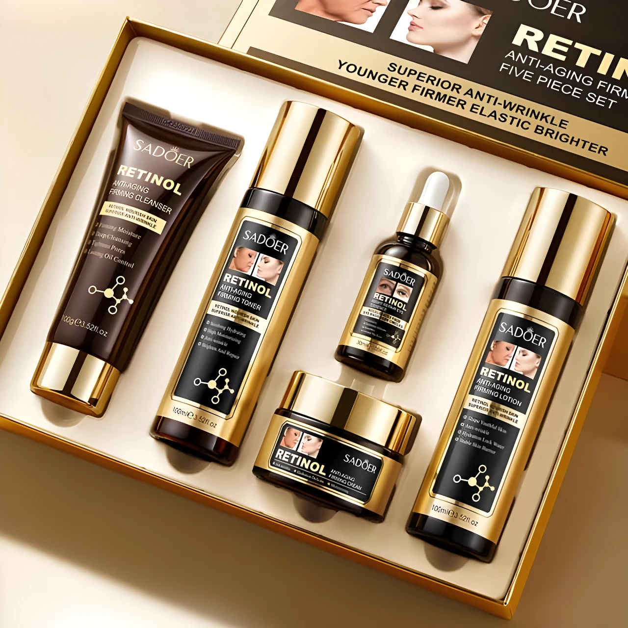 Set de 5 productos Retinol Sadoer: limpiador, tónico, suero, crema y loción facial, en caja dorada.
