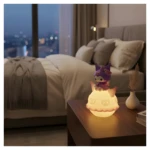 Lámpara LED Kawaii Kuromi morada, forma redonda con corazónes, para mesita de noche.