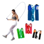 Set x2 lazos contadores de saltos, azul, verde, rojo y naranja. Mujer entrenando con lazo azul.