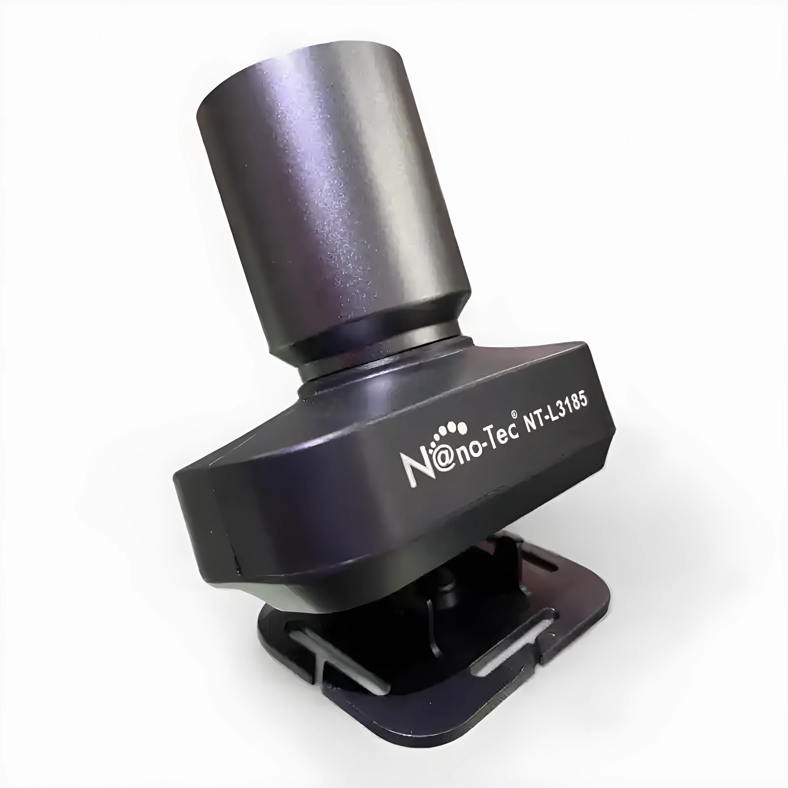 Linterna LED Nano-Tec NT-L3185 negra inclinada, muestra texto y base.