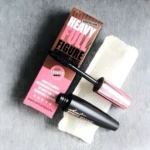 Set de 2 máscaras de pestañas Makeup For Season, una negra mate y otra con aplicador rosa, en su empaque original.