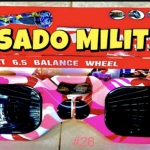 Patineta eléctrica autoequilibrada para niños, diseño camuflado rosa y blanco, con luces LED.