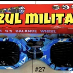 Patineta eléctrica autoequilibrada 6.5" azul camuflado militar con luces LED y ruedas negras.