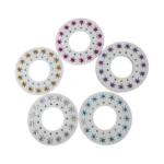 Cinco discos circulares blancos con gemas brillantes en colores fucsia, morado, dorado, plateado y azul, accesorios para máquina decoradora de cabello.