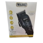 Caja de máquina cortadora de cabello Wahl Taper 2000 profesional. Incluye clipper negro de motor potente, cable y cuchilla ajustable con diseño ergonómico.