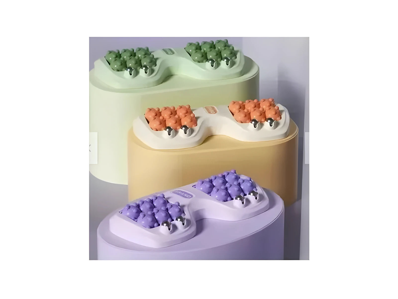 Masajeador de pies manual con rodillos en forma de oso, disponible en verde, naranja y morado, para relajación.