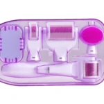 Kit de rodillo facial y corporal 6 en 1 en estuche morado, incluye cabezal de cepillo y rodillos de microagujas para rejuvenecimiento de la piel.