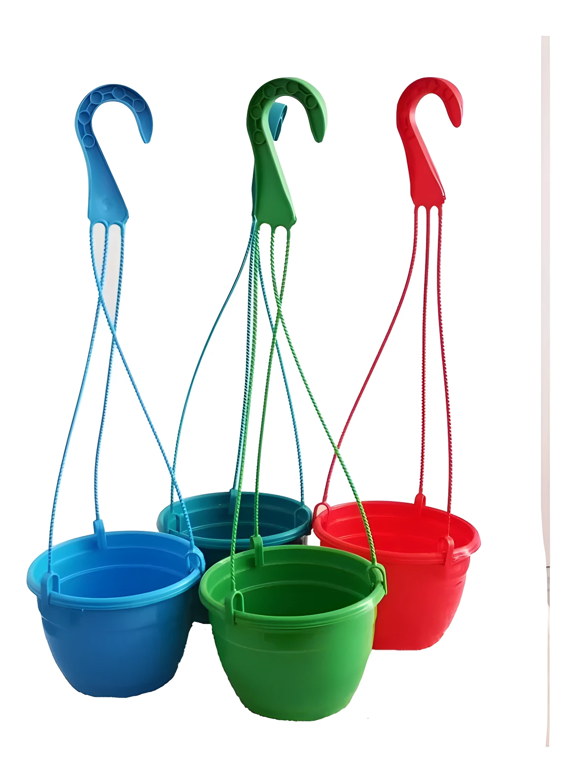 Set de 4 macetas colgantes plásticas de colores azul, verde, azul oscuro y rojo para balcones y terrazas.