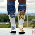 Medias de compresión para adultos con diseño de Intensamente, colores azul y amarillo, hasta la rodilla.