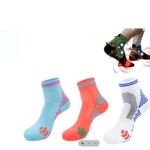 Medias tobilleras de compresión X3. Pack de 3 pares en colores azul, naranja y blanco con diseños deportivos.