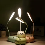 Mini lámparas LED recargables USB con diseño kawaii de gato en colores pastel, ideales para escritorio.