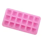 Molde de silicona rosa con 16 cavidades cuadradas para hielo o repostería.
