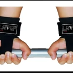 Muñequeras de gym negras con logo "LAVEF" para levantamiento, brindando soporte y agarre.