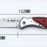 Navaja táctica plegable de 162mm con mango de madera roja y detalles plateados.