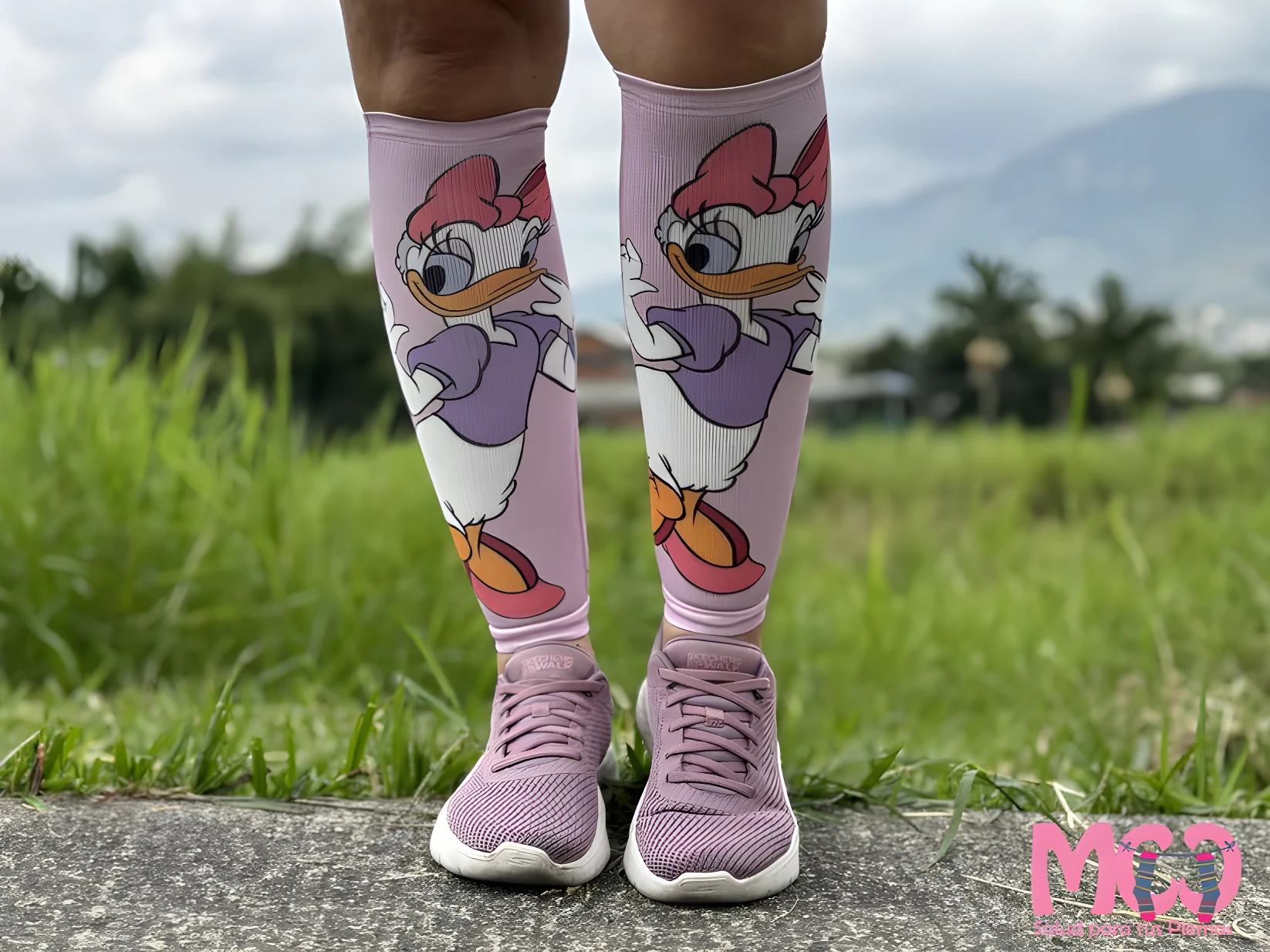 Pantorrilleras de compresión rosadas con diseño de Daisy para mujer, uso deportivo.