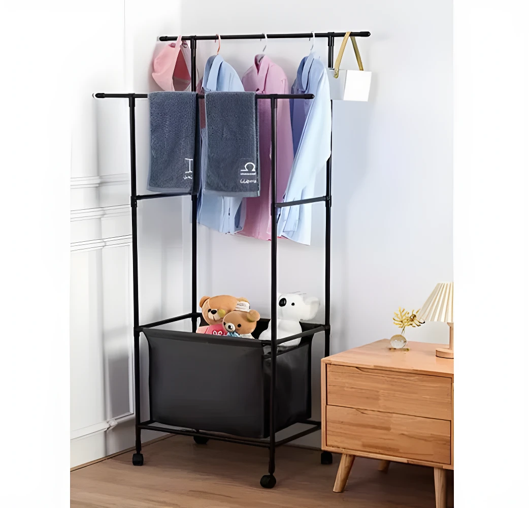 Perchero organizador negro con canasta, toallas, ropa y accesorios, ideal para maximizar espacio.