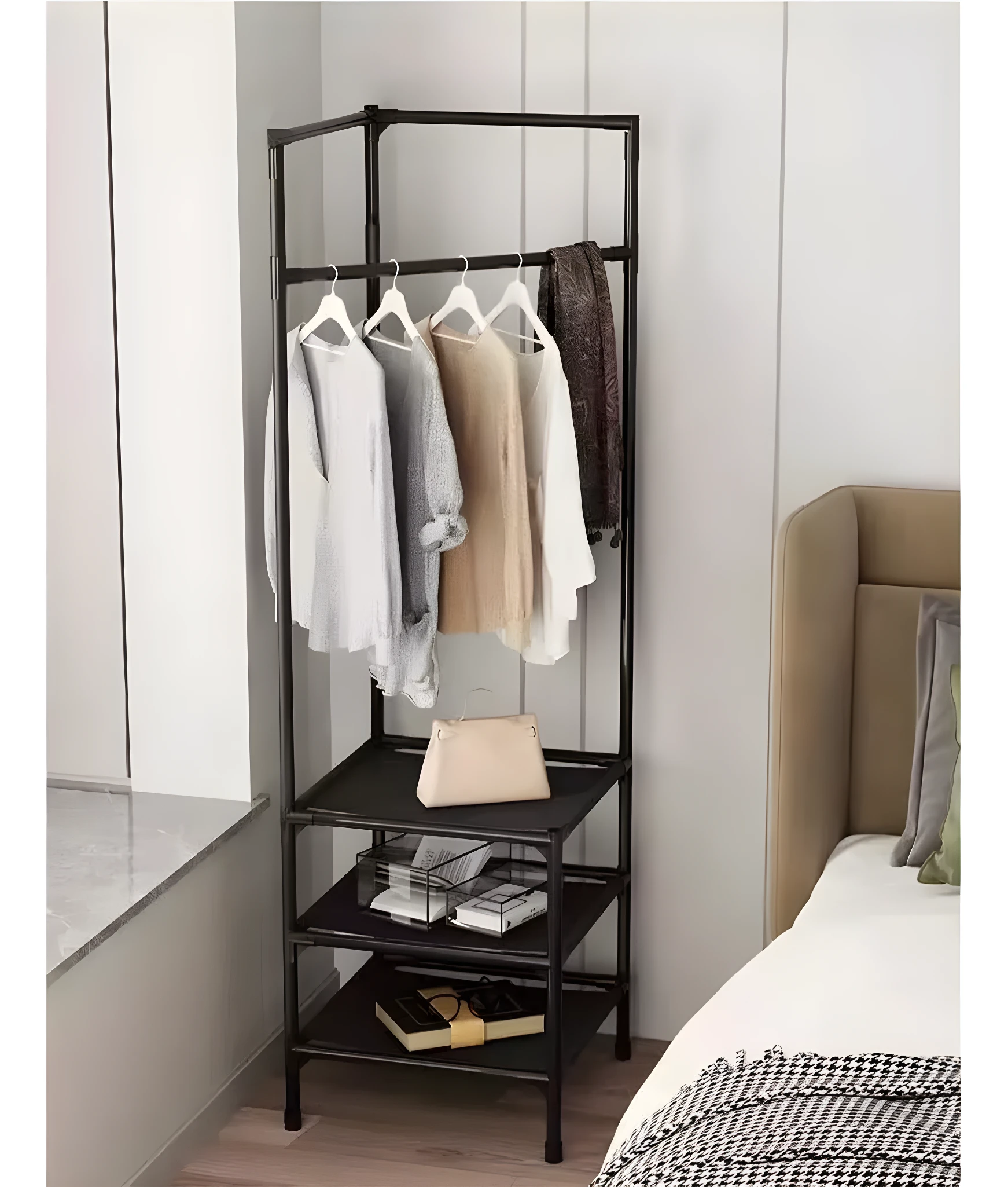 Perchero esquinero negro con 4 niveles, cuelga ropa y organiza accesorios, ideal para espacios reducidos.