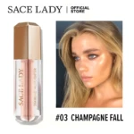 Iluminador líquido SACE LADY Diamond Highlighter #03 Champagne Fall en envase transparente con tapa dorada, aplicado en el rostro de una modelo.