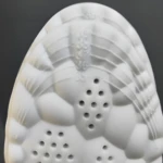 Plantilla de espuma viscoelástica blanca para calzado, talla 36, con diseño de burbujas y orificios.
