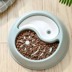 Plato antireflujo para mascotas color azul, diseño Yin Yang con compartimentos para alimento y agua, previene vómitos.