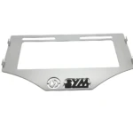 Porta placa plateado metálico 3D con logo Sym, para moto Sym Adxtg 150.