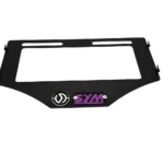 Porta placa SYM Adxtg 150 3D negro con logo morado.
