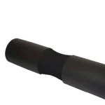 Protector acolchado negro para barra de gym, reduce presión al entrenar.