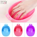 Recipiente plástico para manicure con diseño ergonómico para inmersión de dedos; incluye variantes en tonos rosa, azul y morado para uso profesional.