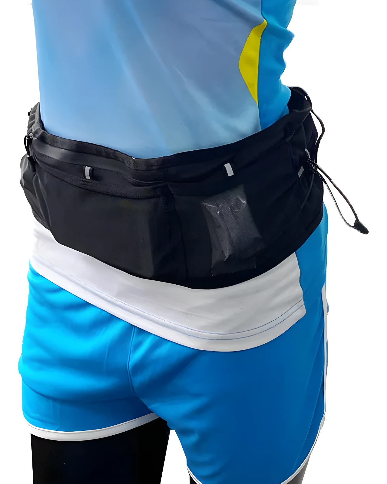 Riñonera deportiva negra con compartimento transparente para correr, usada por persona con camiseta azul y shorts azules.